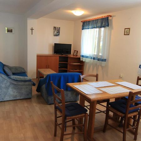 Apartments Daidzic By El-Pi Tours Njivice Exteriör bild